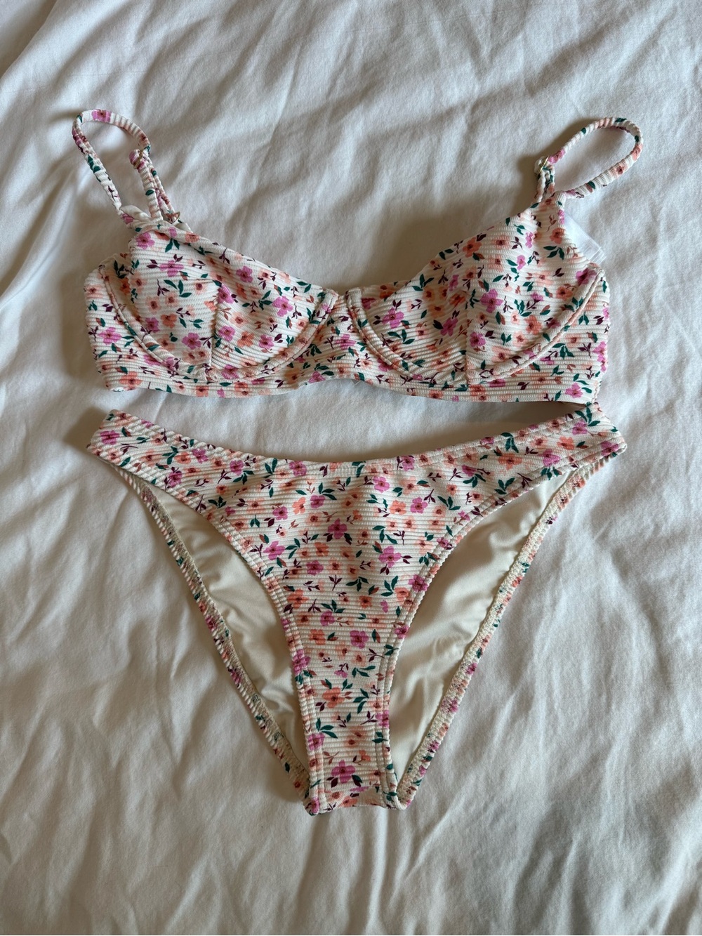 Billabong Pink Floral Bikini Bathing Suit NWT Women’s S Urban Outfitters
